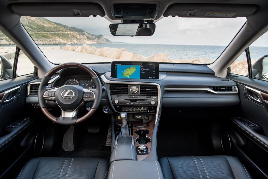Торпедо Lexus RX450h 2019 года  (WW) (фото 28 из 97)